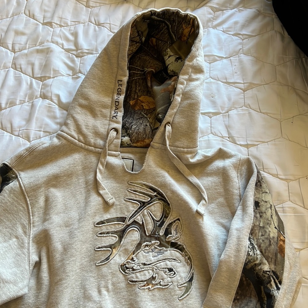 Women’s L Legendary Whitetails Pullover Sweatshirt